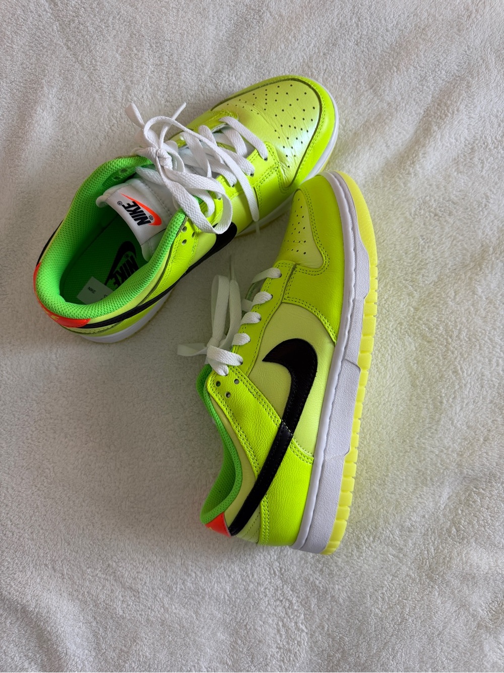 Nike dunk low splash volt